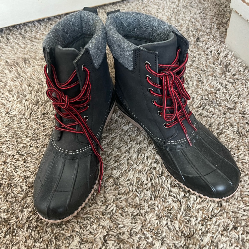 Duck boots